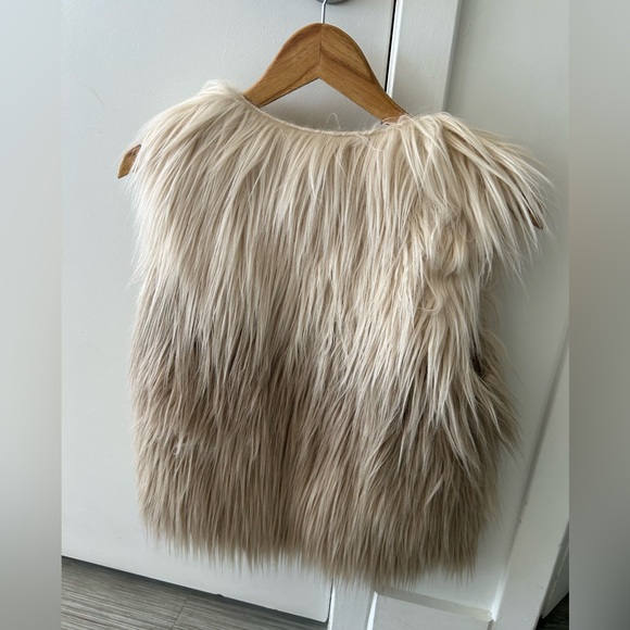 BCBG faux fur vest NWT xs - Picture 4 of 8